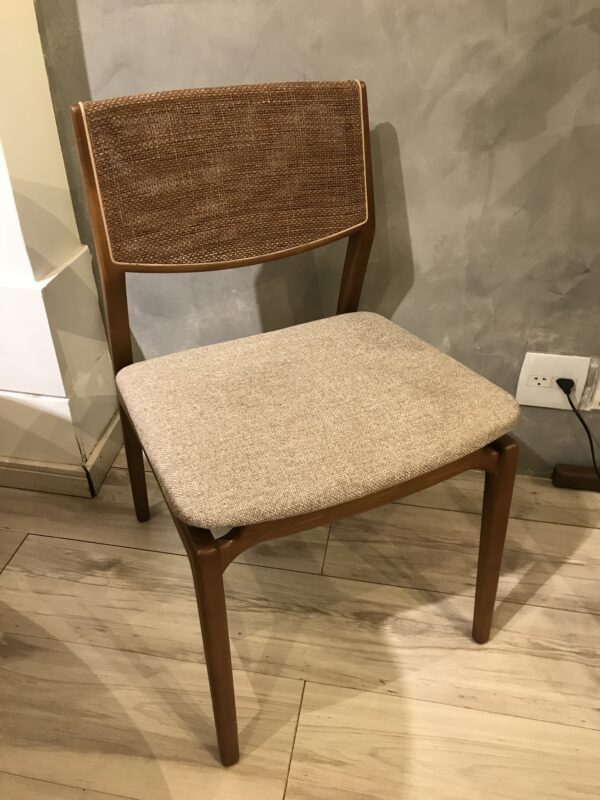 Cadeira Vilar ( Promoção Pronta Entrega com acabamentos conforme foto  )